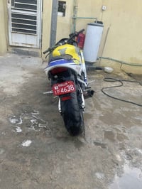 للبيع دراجة أفوراي F4i 46 مكفولة كفالة عامة الدراجة نظيفة وممشيها مضبو...