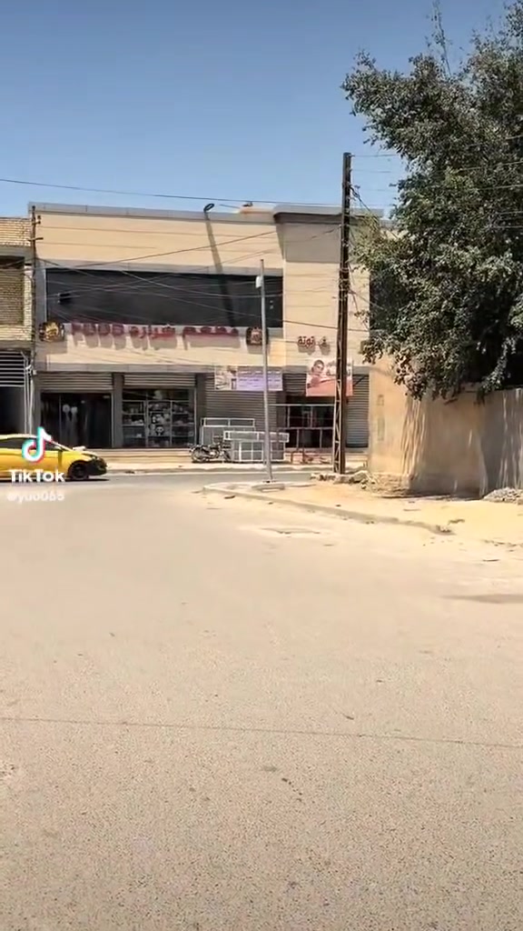 🏡 دار مميز للبيع – فرصة استثمارية وسكنية
📍 الموقع: حي العسكري – شارع المدارس مدرسة الرباط 
📌 موقع تجاري حيوي وقريب من الشارع الرئيسي

🔹 المساحة: 174 متر
🔹 الواجهة: 7 الة ربع 
موقع مميز

✨ مميزات العقار:
✔ يصلح للسكن أو الاستثمار التجاري
✔ يصلح بناء عمارة
✔ قريب من الخدمات والمدارس والأسواق
✔ منطقة مرغوبة وسهلة الوصول

💰 السعر: مناسب جداً ويُعتبر بسعر قطعة أرض (قابل للنقاش للجادين)

📞 للتواصل والاستفسار: ***********
وات ساب. *********** 
🔑 فرصة لا تتكرر موقع مميز – مناسب للسكن أو مشروع مربح وتكدر بناء واجهة البيت محلات اثنين
