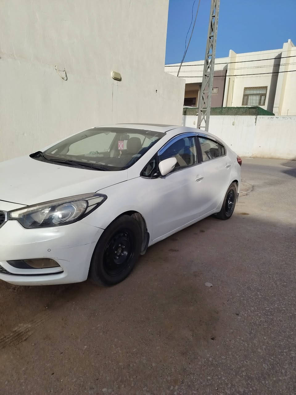 سلام عليكم سيراتو مديل 13 شكل 14
فول مواصفات عده البصمه سياره جديده ماشيه 163 km رقم انكليزي 
تخم تاير حداديه جديده كير ومحرك وتبريد مكفول 
سونار موجود وي صور فقط جاملغ خلفي سياره جاهزه مال جناي  السعررر 118 وبيه مجال بسيط
مكان النجف *********** اتصال فقط
