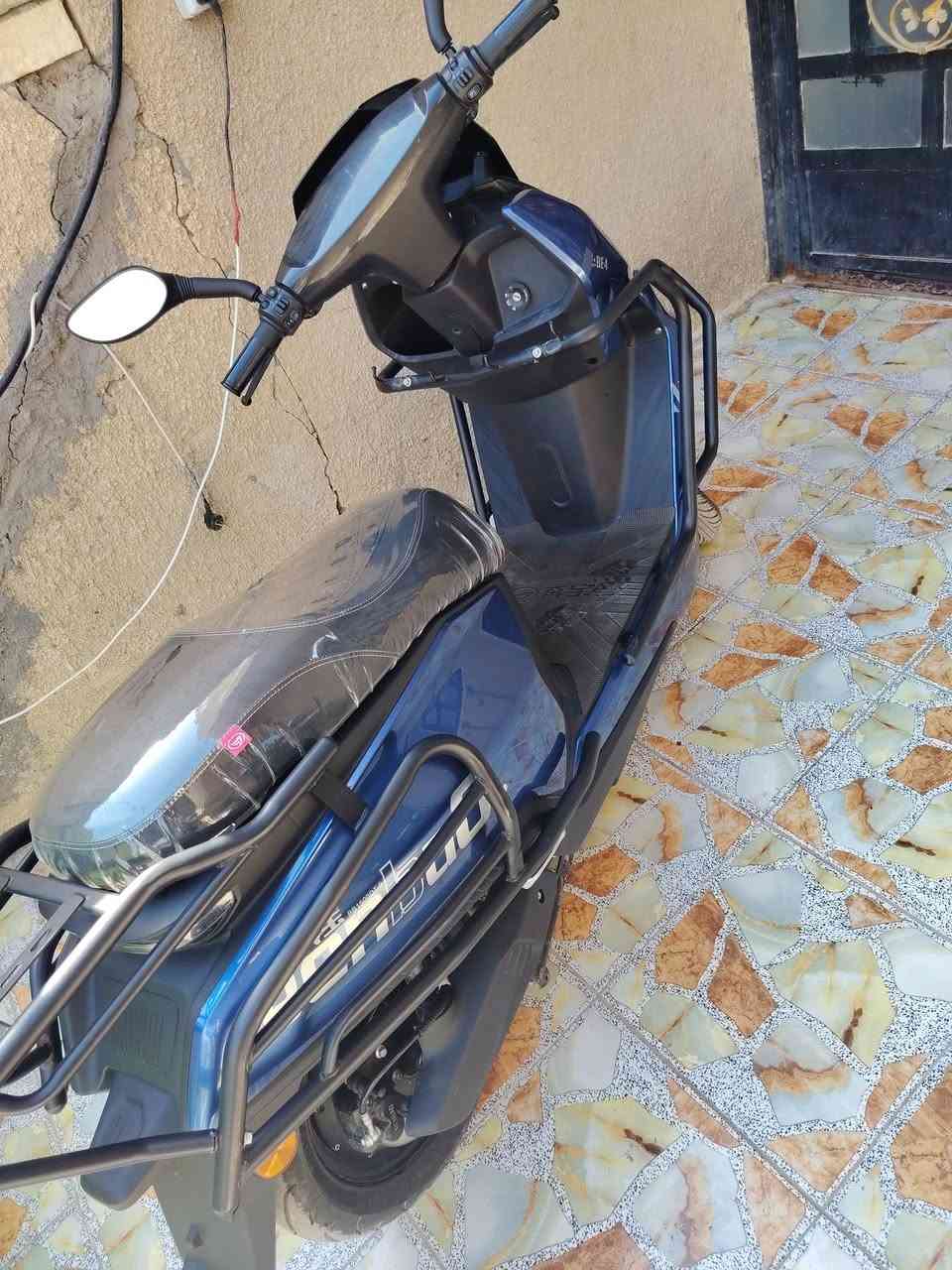 سلام عليكم موطور شحن للبيع بطارياته مصطره يقرن ١١ موطور جديد فول السعر ٩٠٠ مكان ابو غريب ***********
