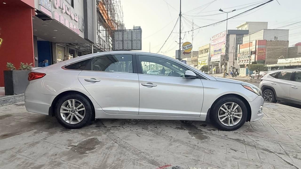 السلام عليكم سوناتا 2017 السعر 133
سياره جديده محرك وكير شرط مامفتوح ضررها بابين جهه السايق شاشه كبيره تخم تاير سياره جاهزه مكان السيارة بغداد الكرج ***********
