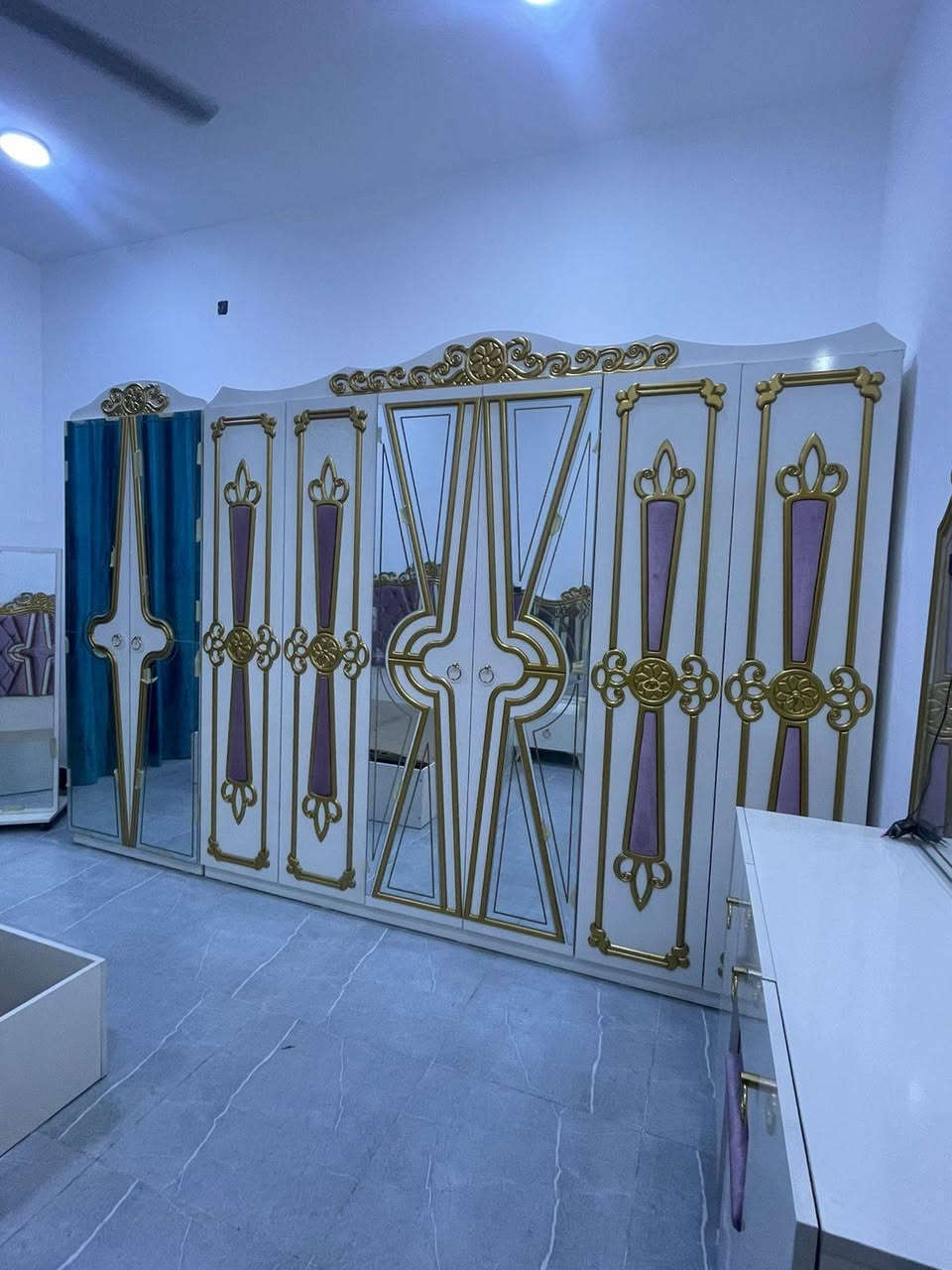 غرفه للبيع مامستخدمه اول شد هذا السعر بمليون وخمسميه 500'1 اليريده يتصل ع رقم ***********
