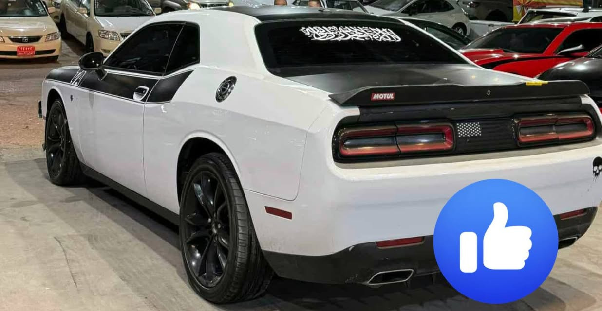 السلام عليكم خوان
دوج جالنجر موديل 2016 
المواصفات SXT محرك سته سلندر 3600 
حادثها جاملغات ثنين اماميات بدون دواخل و بدون شواصي و بدون ارباكات 
+ بنيد مصلح رياضي 
المواصفات بصمه ابواب 
اگزوز ريموت 
لايتات زنون
گير محرك شرط كفاله 
منضومه المي كلها جديده 
منضومه البانزين كلها جديده 
ويل اسود 20 رياضي 
تبريد خير من الله راديتر مي و راديتر تبريد و فريز جديد 
براد مبدل جديد فافون 
رقم اربيل مداور ثاني يوم 
للاستفسار 
***********
***********
للاستفسار يتفضل خاص و بعيوني
