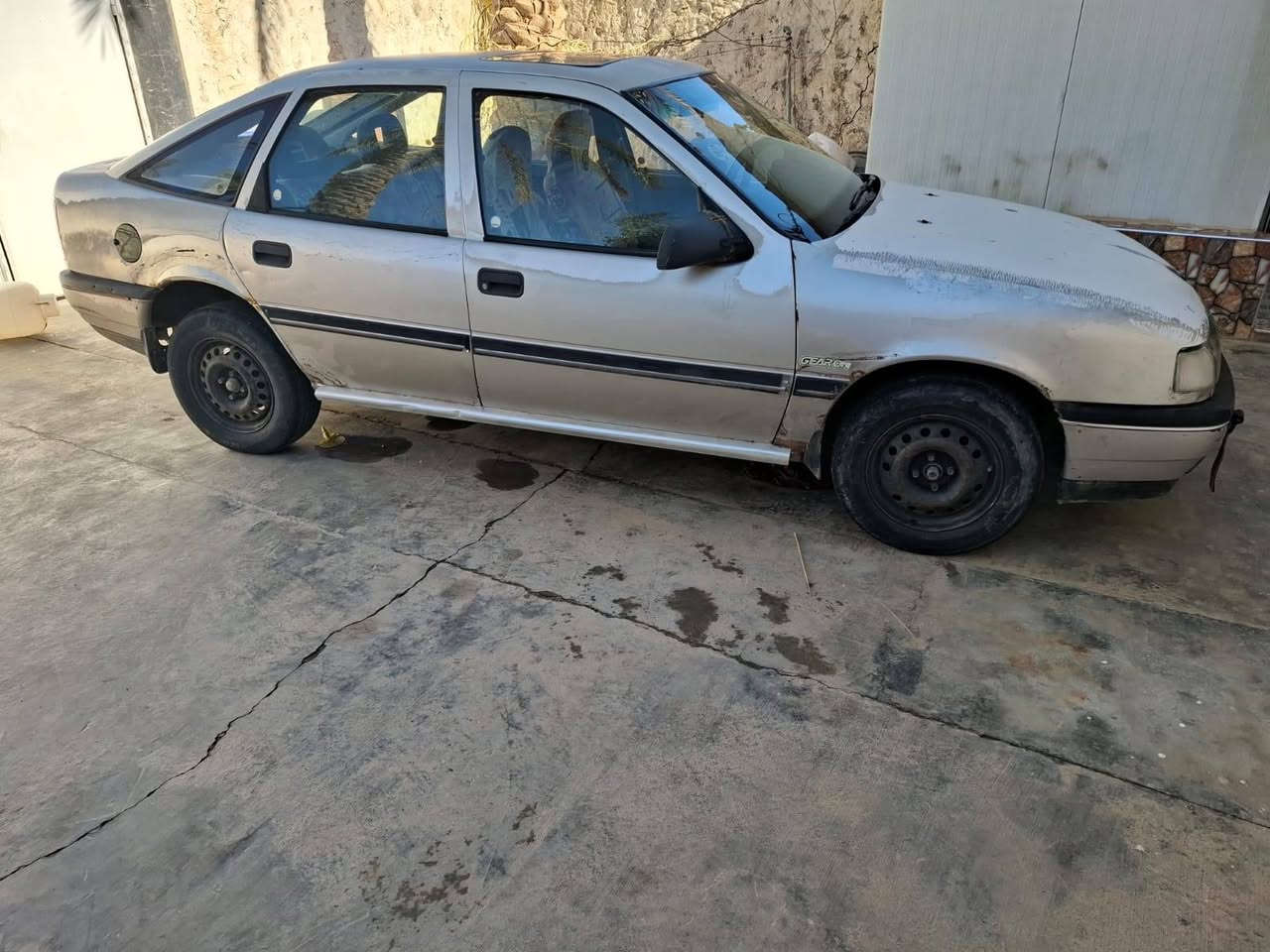 فكترا ٩٢ محرك ١٨٠٠ رقم انبار الماني سنوية ٢٧ شرط التحويل
السعر ٢٧ بي مجال بسيط 
مكان السيارة حديثة و صاحبها موجود . للاستفسار رقم صاحب السيارة 
***********
