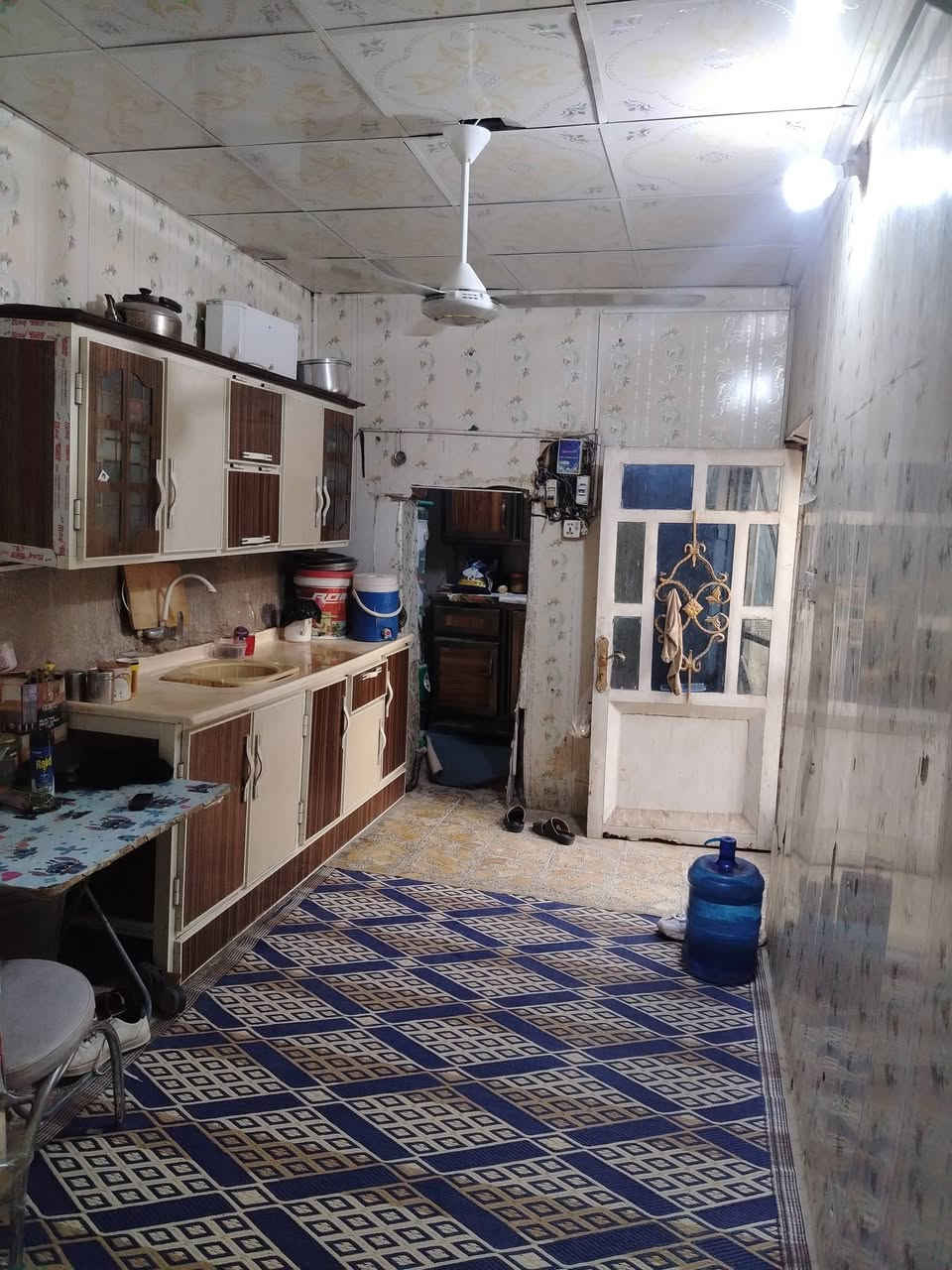 يا الله السلام عليكم بيت للبيع المساحه ١٠٠ متر البراكيه قريب على شارع علكم البيت يحتوي على غرفه صاله مطبخ استقبال صحيات داخلي وخارجي السعر ١٧ مليون معه المجال الاستفسار على الرقم *********** مكتب بركات العباس ع
