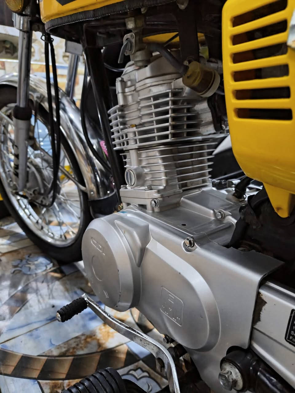 سلام عليكم نامه امتياز طبق شلامجه مديل 2021
دراجه جاهزه مكينه كهربائيات ما بيه نقص برقي جديده
اوراق سكنر 5حته اوراق الكمرك موجوده يعني عرف يرقمه الك 
مكاني البصره السعر مليون قفل قفل لا تخابر وداهر ***********
