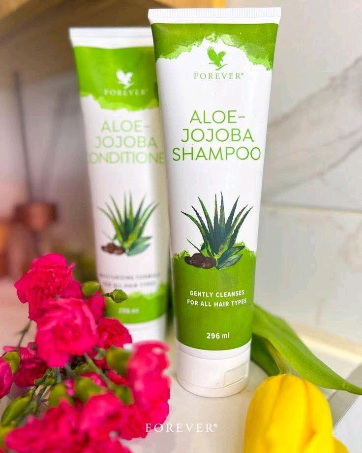 1 شامبو الو جوجوبا – Aloe Jojoba Shampoo
 شامبو الو جوجوبا
بالصبار بتركيبة جديدة ومبتكرة،بدلا من الاعتماد علي المواد الصناعية الأخرى التي تتلف الشعر فهو بخلاصه نبات الالوفيرا الذي لا ينعم الشعر فقط بل يعالج فروة الرأس أيضا من أي مشاكل لتتمتعي بشعر لامعاً وناعماً وسهل التمشيط .

فوائد شامبو الو جوجوبا:
1-يستخدم لغسل الشعر وجعله نظيف ولامع ورطب

2-ملائم لجميع أنواع الشعر وخفيف علي فروة الرأس الحساسة

3-يحتوي علي  مجموعة الأحماض الأمينية الأساسية لنمو شعر سليم وصحي

4-يحتوي علي زيت اللافندر مما يجعل الشعر ناعم وحريري وخاليا من التشابك

5-يعيد رطوبه الشعر بشكل طبيعي ويتحكم في دهون فروة الرأس

 6-يزيل القشرة والجلد الميت ويعالج حساسية الشعر والحكة

7-يتغلغل داخل الفروة بنعومه ويعمل على إزالة التهيّجات و الإصابات بالشعر

8-قاتل للجراثيم والبكتيريا التي قد تنمو على الفروة مسببه مشاكل للشعرونموه
#تكثيف_اللحية #تطويل_الشعر #انبات_الفراغات #شامبو_الجوجوبا_وبلسم_الجوجوبا


**إذا كنت صاحب هذا الإعلان وتريد حذفه لأي سبب، رجاءا أرسل رسالة إلى الدعم الفني**