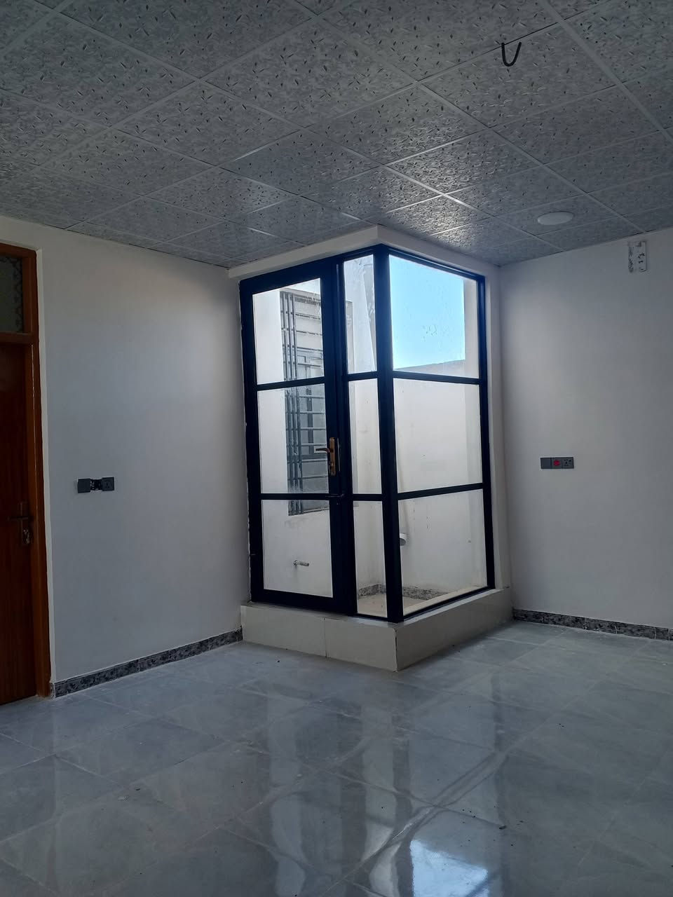 ارخص عرض من  #مكتب_الشكري_للعقار دار سكن 170م 
🌍 الموقع :النجف الاشرف_  الكوفه شارع المطار خلف مثلجات الاوائل 
----------------------------------------
🔳  دار زراعي  سند 25 اصل 
🔳 المساحه 170
--------------------------------
🧾 تفاصيل البيت ٢ غرف
+ استقبال مطبخ حمامات تخاريج البيت فول 
صب كونكريت الأساس والسقف طابوك جمهوري 
بورسلين تركي البيت جدا نضيف محد ساكن بي 
------------------------------
سعر البيع 65مليون وبي مجال  💷
☎️ للاستفسار 
واتساب ***********
***********
🛣️عنوان المكتب النجف الأشرف _ الكوفه شارع المطار السايدين مقابل جوهره العرب مباشرتٱ مكتب الشكري للعقار
 #الجميع
