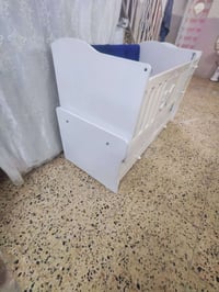 تخت طفل • نظيف