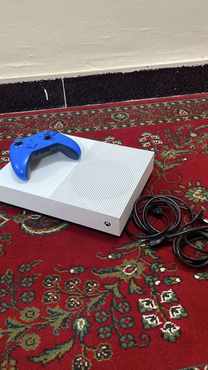 اكس بوكس One s نسخة دجتل يعني بدون قرص بس واحد 1T تيره نسخه 2019 يعني حدث ماكو انظف منه وبي اشترك شهر كم باس وبي 5 العاب 
سعر 175 وبي مجال 
رقمي #***********
