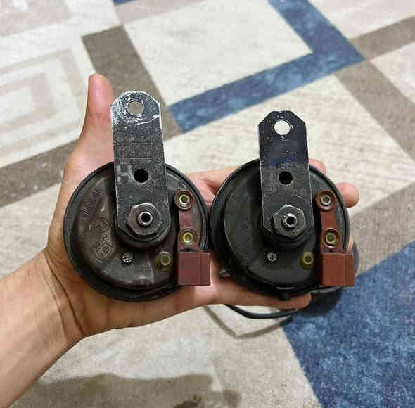 يالله 
سلام عليكم 
للبيع هورنات سيدان 🚘 
فيشة حمرة ١٧٥
فيشة سوده ١٢٥ 
هورنات جدد وشرط الفحص 
***********
