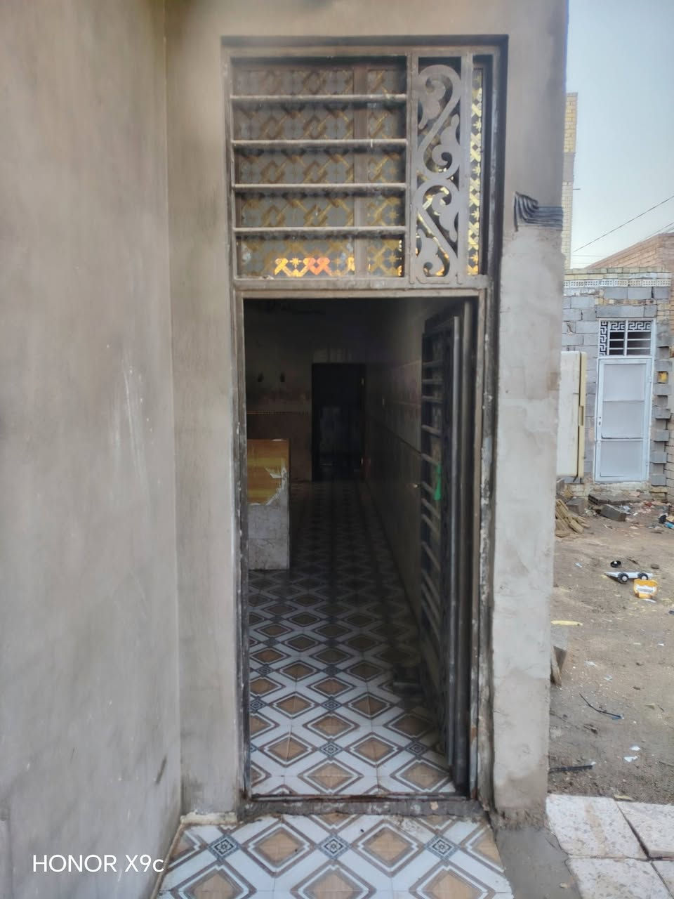 السلام عليكم
بيت ٢٠٠م للايجار بناء ١٠٠م و١٠٠م فارغ في حي الميلاد طريق الجنة عامود ١٣٧ داخل الفرع

الشارع تبليط ومدارس وكافة الخدمات

للاستفسار الاتصال على الرقم ***********
