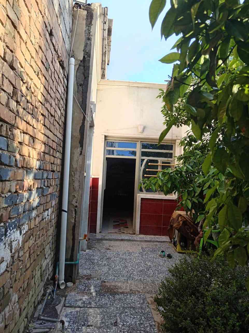 سلام وعليكم  بيت للبيع مساحه 300   بغدادابوغريب ابو منيصيرحي الكرامه مقابيل قطع الديوان ثاني قطعه عن الحولي   يحتوي علا حديقه 100متر 
يحتوي علا اربع غرف 
غرفه 4×5
غرفه4×5
غرفه 3×5
غرفه 5×6 
ستقبال 4×7ونص 
صحيات خارجه 
صحيات داخليه 
الاستفسار _ *********** واتساب
الرقم الثاني _*********** واتساب
