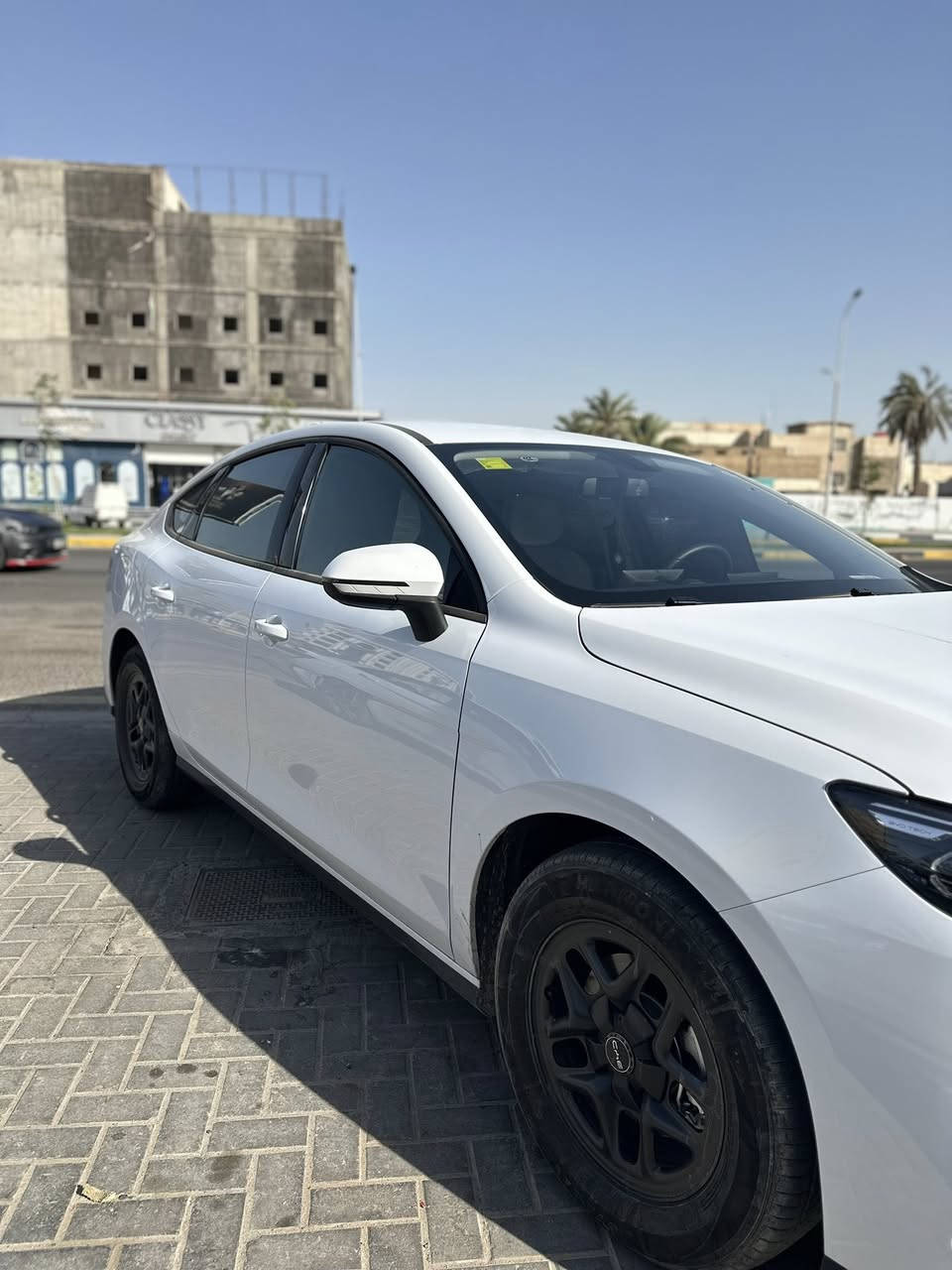 السلام عليكم
BYD سيل 5 للبيع

السيارة نص فول
شاشة
بصمة
هاند بريك دكمة
تحكمات ستيرن
كامره خلفية

السيارة بعدها  ماشية 3900 يعني زيرو بحالة الوكالة ومكفولة كفالة عامة شرط الفحص
سعر السيارة 12,800 (128) ورقة علماً السيارة بدون رقم تكلفة الرقم 300 الف 

للتواصل ***********
