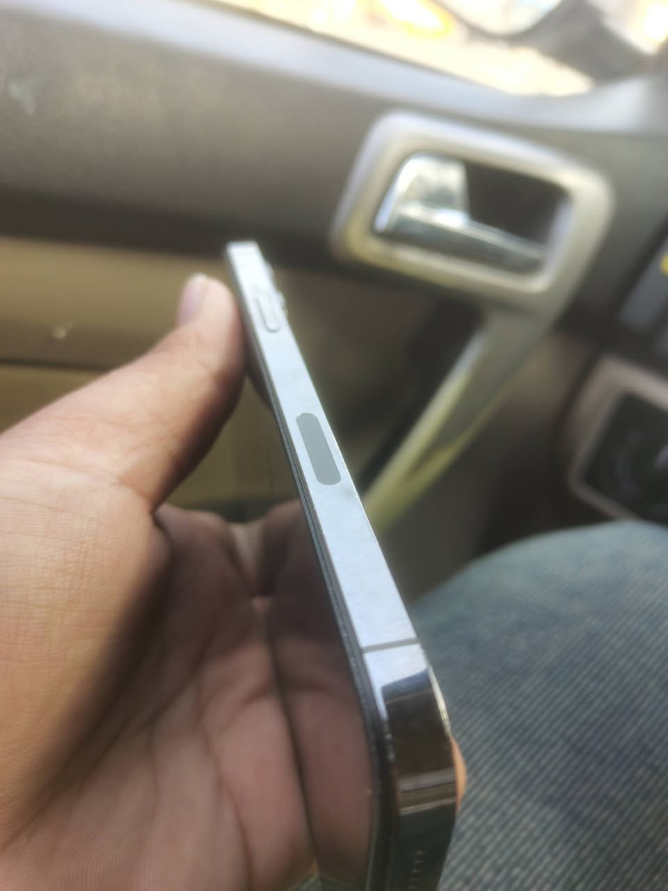 ايفون 13 برو ماكس
ذاكرة ٥١٢
مستبدل شاشه وبطاريه وكامرة
فيس ايدي شغال 
السعر ٤٠٠ وبي مجال حك الجية 
***********
مكاني بغداد الشعب او اعظمية
