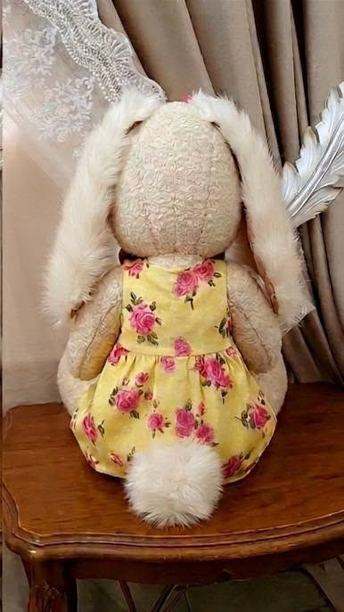 🐰🤍 ليس مجرد أرنبٍ محشو، بل ذكرى تنبض بالمشاعر...

نحوّل ملابس أطفالكم الغالية على قلوبكم إلى دمية مميزة تُحافظ على أجمل الذكريات وتبقى معكم لسنوات طويلة.

كل قطعة تُصنع يدوياً بعناية وحب، لتحمل تفاصيل لا تُقدّر بثمن وذكريات لا يمكن تعويضها.

✨ صناعة يدوية خاصة
✨ مصنوع من ملابس أطفالكم المفضلة
✨ هدية مؤثرة ومليئة بالمشاعر
✨ قطعة تذكارية فريدة لا تتكرر

للطلب والاستفسار:
📱 واتساب: ***********
💌 أو عبر الرسائل الخاصة
