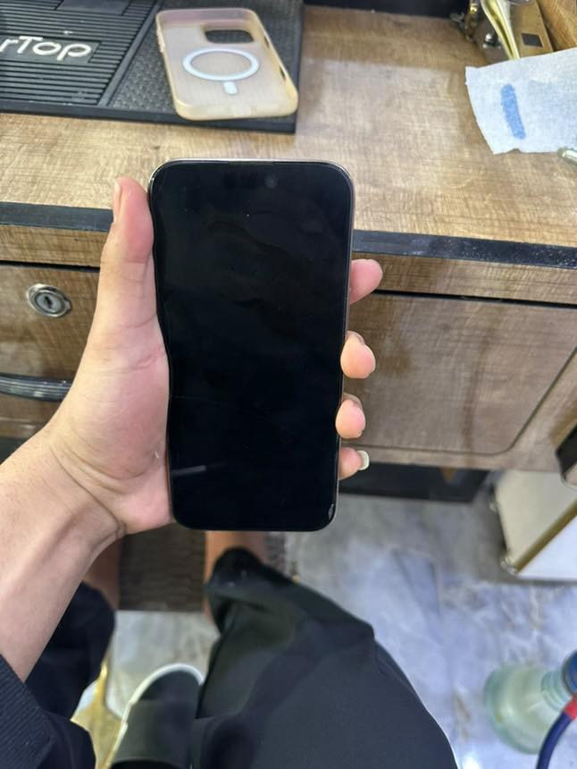 للبيع آيفون 16برو ماكس ماخذ قبل تقريب شهرين وحتاجيت اريد ابيعة الجهاز نضيف كلش ومتداخلة اي صيانة بطارية 100 مشحون 121 فقط كارتونة موجودة كيبل اصلي كفرات ثنين مكاني بلديات *********** واتساب سعر 1550 وبي مجال قليل
