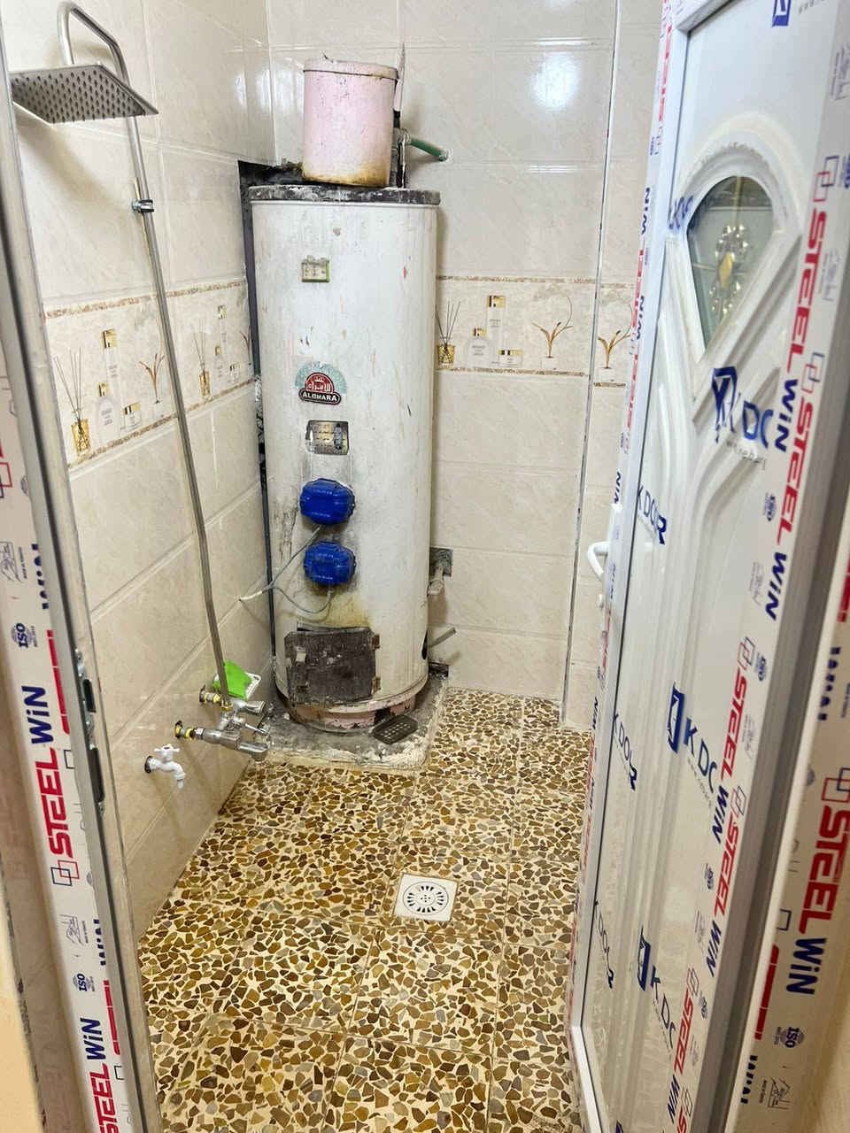 ‏دار للبيع حي البكر منظمة شارع العام قريب على الخدمات 55 وبي مجال مساحة 90 متر زراعي ممشي 25 معاملة الاتصال على الرقم *********** نايف
