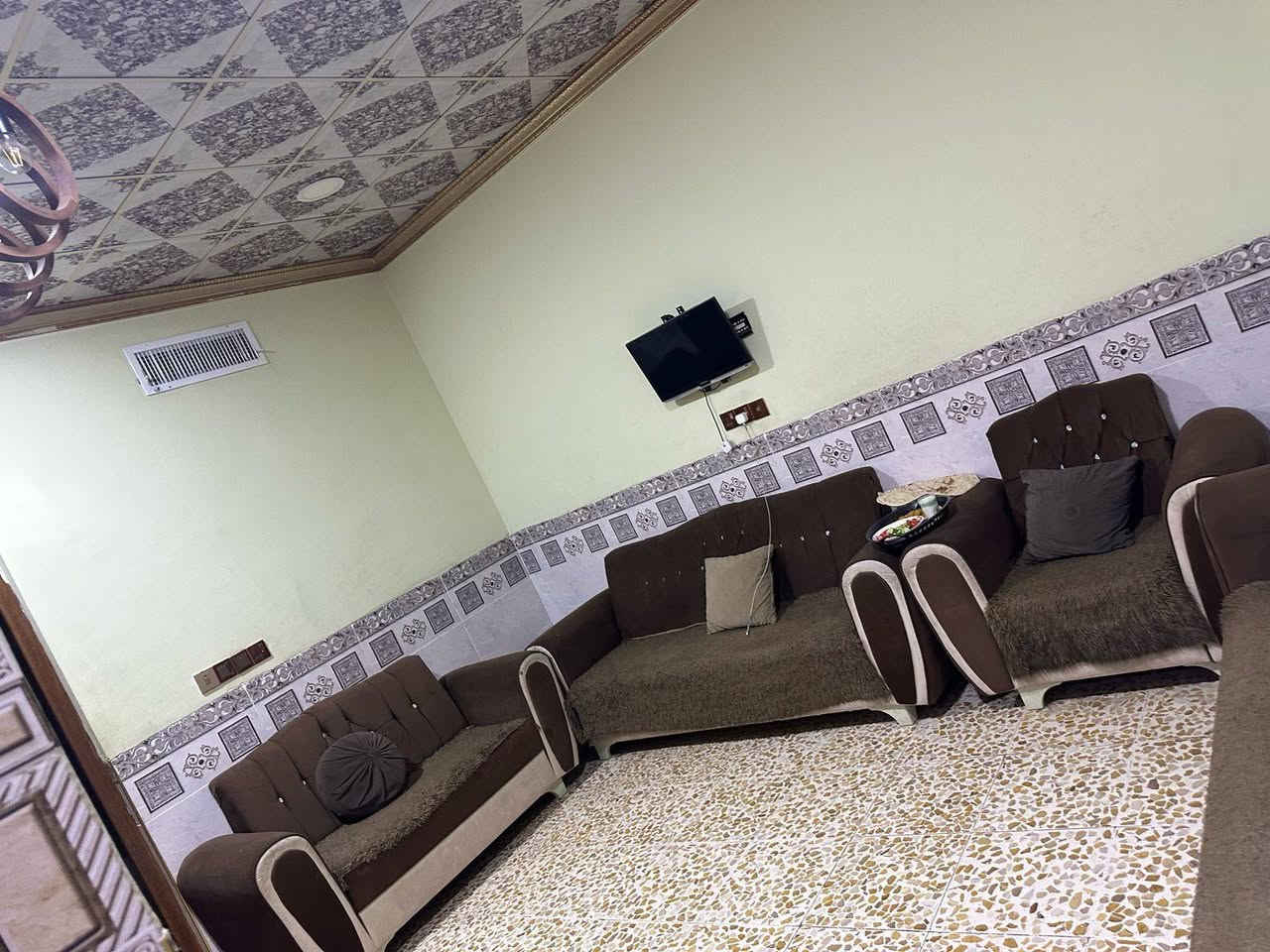 اعلان 
دار طابو صرف للبيع 
العنوان قصبخانه 
المساحة 150 متر طابقين 
يتكون الدار من......
استقبال غرفة نوم مطبخ حمام تواليت 
طابق ثاني 
ثلاث غرف نوم 
الدار بناء حديث 
والسعر مناسب جدا 
للاستفسار الاتصال على الارقام التاليه 
***********
***********
