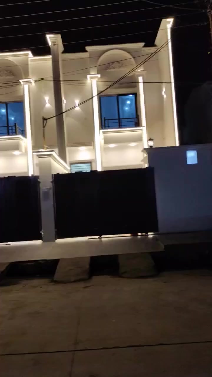 #دار_لــلــبــيــع_ الموقع حي العسكري قرب ثانوية نازلي للبنات 
#طابو_ملك صرف 🔥🔥🔥
—————————————
المساحه  100متر  -الواجهة  5 متر 

_________________

-يحتوي على 
الطابق الأرضي :غرف نوم   واستقبال وهول  مطبخ   وصحيات مع صحيات خارجي مع كراج سياره
الطابق العلوي  : غرف نوم 1هول صحيات سطح 

السعر 120 مع المجال 

للاستفسار الاتصال *********** ✅ 

او مراجعة مكتب القاسمي للعقارفرع2 عنوان المكتب حي العسكري قرب جامع المعراج
