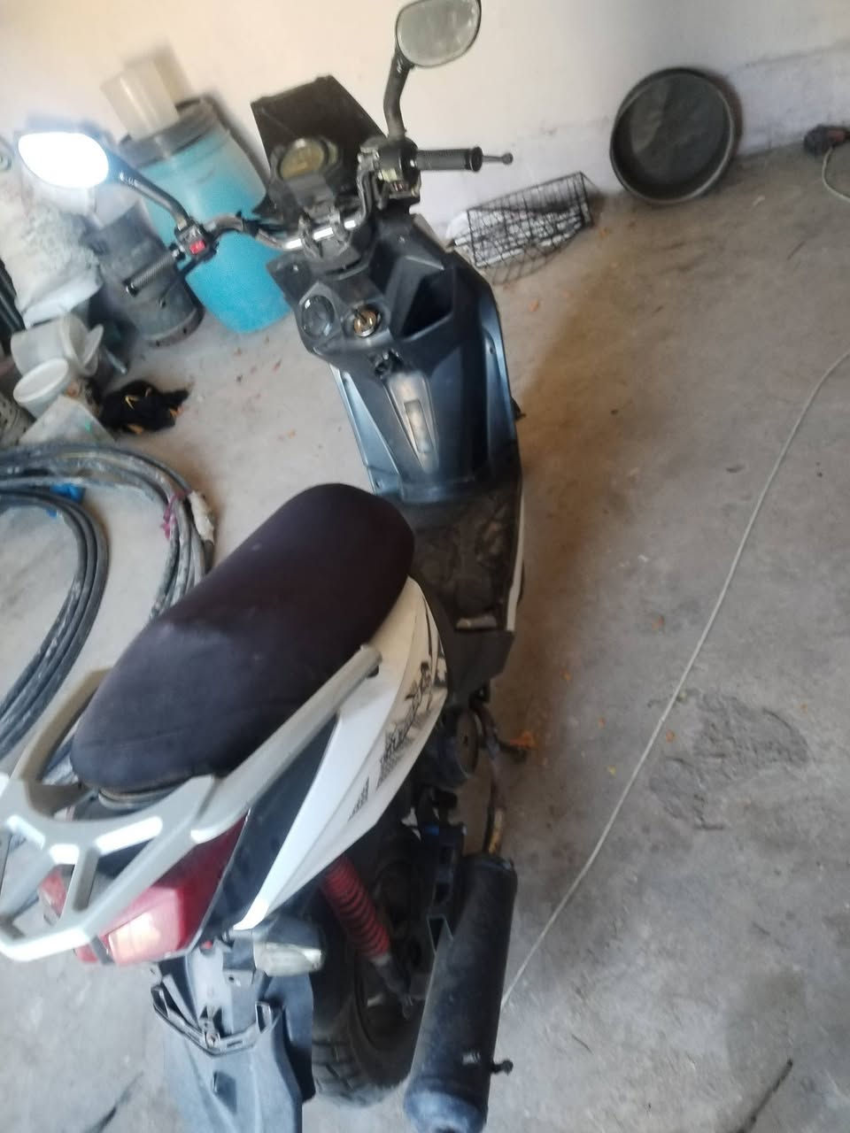 سلام عليكم دراجه ما عرف اسمهة دراجه حلوه بيهه نواقص غليله سعر ٤٠٠ 
*********** اتصل واتساب مكان بغداد سبع البور
