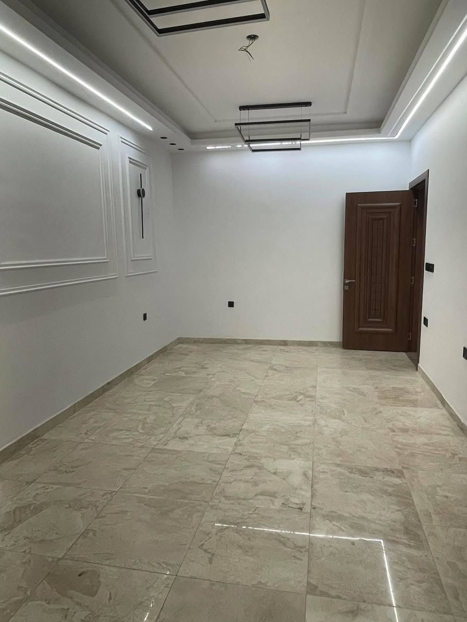 للبيع دار زيرو في السيدية مربع جدا نظيف على شارع عرض ١٢م
بيت زيروو ١٥٠م 
واجهة.  ٧.٥ م
نزال.   ٢٠م

يحتوي على ٤نوم 
مع خدمات متكاملة 
صالة مطبخ كراج 
واجهة مرمر مع ارضية مرمر 
شبابيك المنيوم..
ديكورات بالسقف..

مكتب المجد للوساطة العقارية سيدية شارع العلوة مقابيل مدرسة حلم الغد..

الاتصال..
***********
***********

نسعى لخدمتكم نحو الأفضل نستقبل كافة عروضاتكم السكنية والتجارية..
