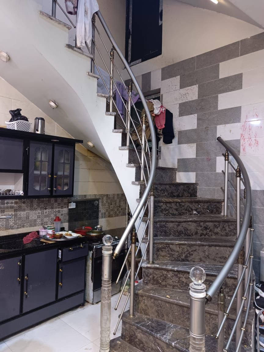 مشتمل حديث للبيع
المساحة:85م. واجهة:4.25م نزال:20م

يحتوي على مدخلين استقبال مطبخ خدمات وغرفة نوم

وغرفتين نوم وخدمات في الطابق الثاني

للاستفسار اكثر الاتصال على الرقم التالي 
*********** 
او مراجعة مكتب الدار للوساطة العقارية الكائن في حي البنوك بداية شارع الكنيسة من جهة الجسر
