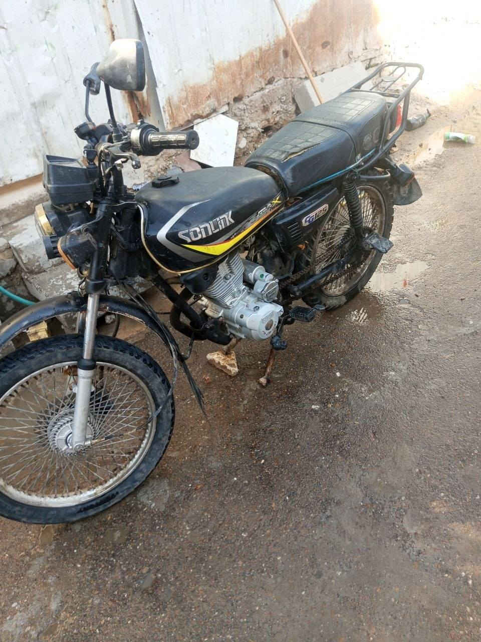 دراجة سولنك موديل 2024
مكينة حلوة ما بيها شي 
يرادلها ترتيب كهربائيات 
وچبن مال بكرة مال زنجيل  خلفية 
مكاني بغداد الشعب شارع الصحة 
***********
سعرها ب375 وبيها مجال
