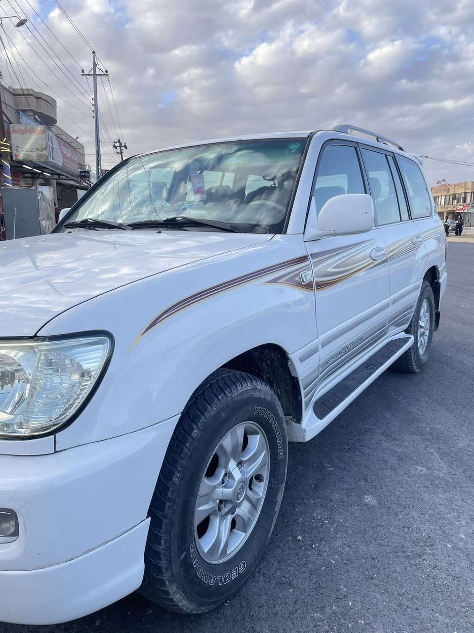 لاندكروز موديل 2000 فول مواصفات بيها قطعه وحده صبغ الجاملغ الخلفي عكس السائق محرك 8 سلندر 4700 جديد وكير جديد حدادية وتايرات جديدة فور ويل شغال كهربائيات كلها شغاله اي نقص مبيها السعر 165 وبيها مجال قليل السياره رقم دهوك بسمنا سنويه جديده مكان السيارة تكريت للآستفسار الاتصال على الرقم ‭0770 481 4419‬
