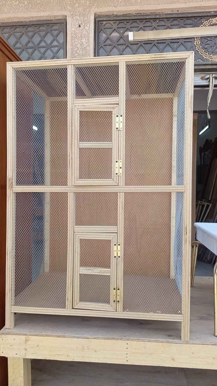 سلام عليكم متوفر بيوت طيور الحب عدد 25  + قفص الارتفاع 120×80 للاستفسار الاتصال ***********

