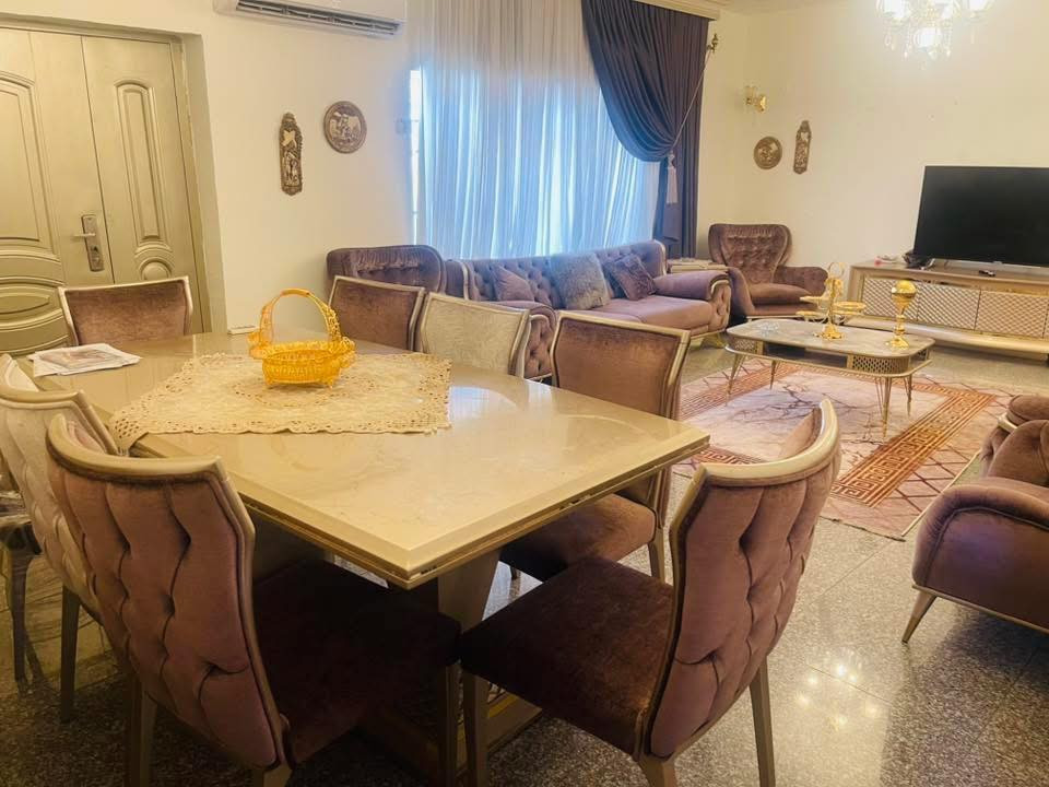 ميز طعام 8 كراسي للبيع جديد بسبب المكان دابيعه من شارع المغرب اخذه من كرويته هوم


**إذا كنت صاحب هذا الإعلان وتريد حذفه لأي سبب، رجاءا أرسل رسالة إلى الدعم الفني**