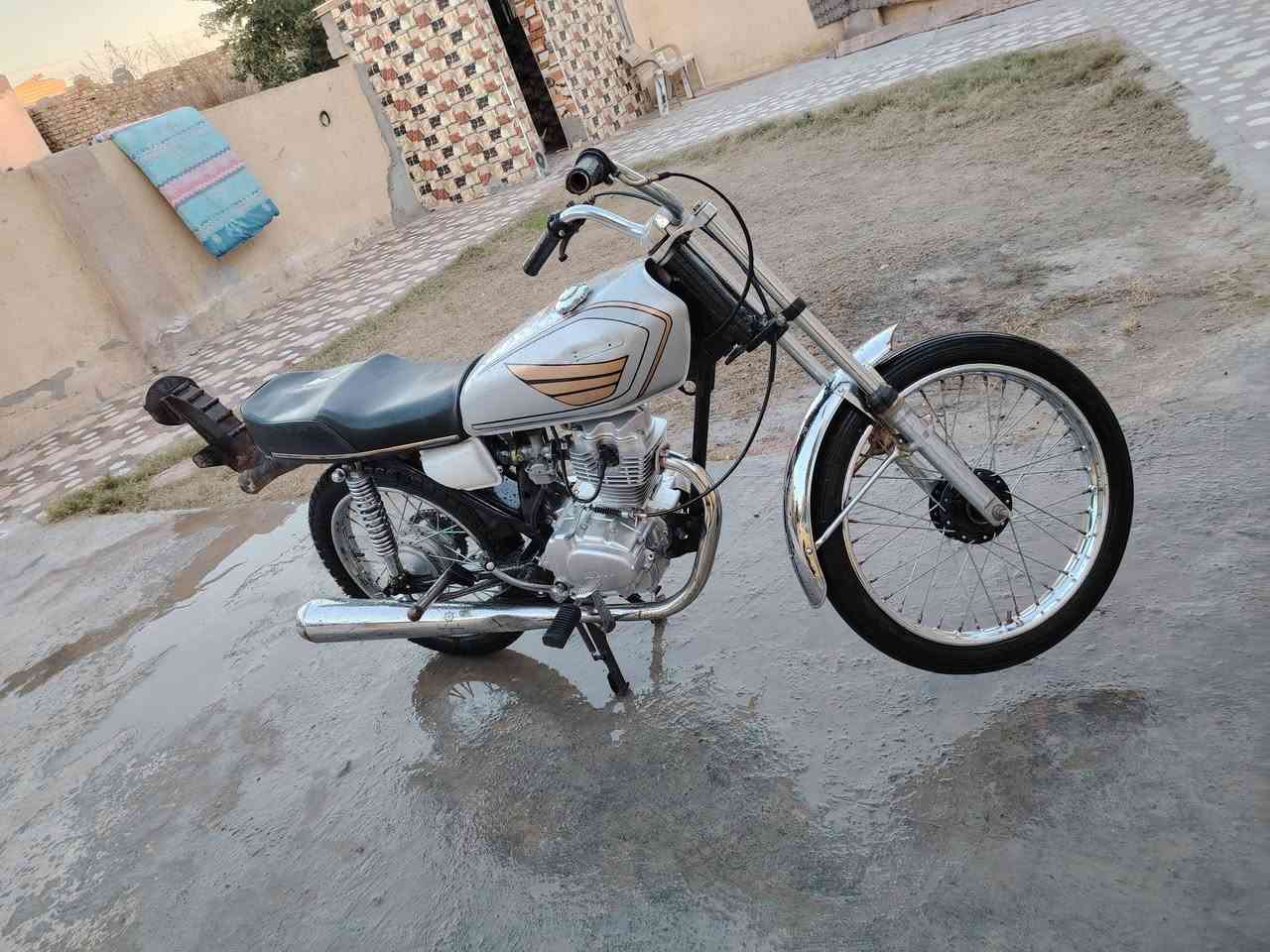 سلام عليكم شباب دراجة نامه شلامجه اصلي للبيع مفتوحه ولفات موديل 25 شاصي نامه دراجة كلك كلك جاهزه مابيها أي نقص السعر 500بيها مجال للشراي مكان دوانيه دغاره رقمي ‏‪0787 038 0619‬‏/***********
