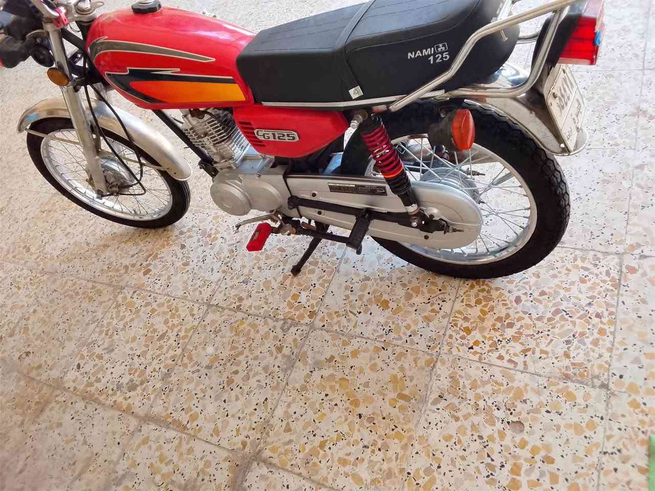 سلام وعليكم درجه نامه شلامجه مديل15 معمره 26 رقم وسنويه تحول ثاني يوم كهربيات شقاله مكينه ناعمه ونشطه مفتوح والفات مره واحد السعر مليون300 وبيه مجال الشراي العنوان زبير تصال*********** وتساب موجود وبل خدمه
