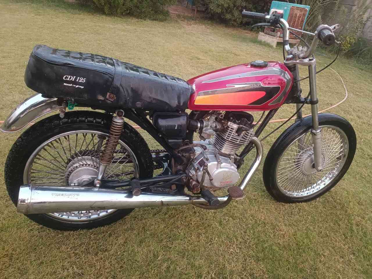 #متاح 4 كير كلك مكفوله دراجه كامله دبلات وياله تايرات جدد محرك لا نضوح ولا خيط بخار مكفول وصوتها خرسه الدراجه سعرها 275 وبيها مجال للشراي الشراي يتصل ويدلل ***********.         ***********
