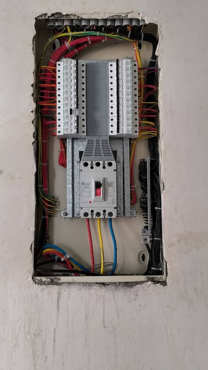 علي الكهربائي
للتواصل *********** أو *********** 
للتأسيسات الكهربائية السيمنز والبوري والصيانة الكهربائية وإعداد البوردات والسيركتات الكهربائية وصيانتها 
سعر تأسيس جديد سيمنز نقطة 3000 الاف 
سعر تأسيس جديد البوري نقطة 6000 الاف 
والصيانة بأنسب الاسعار
