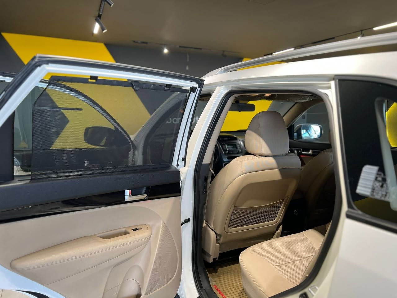 للبيع سورينتو2015محرك 4 سلندر مامفتوح 
مواصفات 
بصمه 
يدات نيكل 
مرايه شفت
لد امامي خلفي 
حساس امامي خلفي 
كاميرا
كوشن كهربائي 

ماشيه113الف 
تايرات جديد
بدون صبغ بدون تعديل ولا شخط 
السياره كلش نظيفه
مابيها مصرف 
السعر 185$
مكانها السليمانية للاستفسار فقط اتصال ☎️ 
***********
