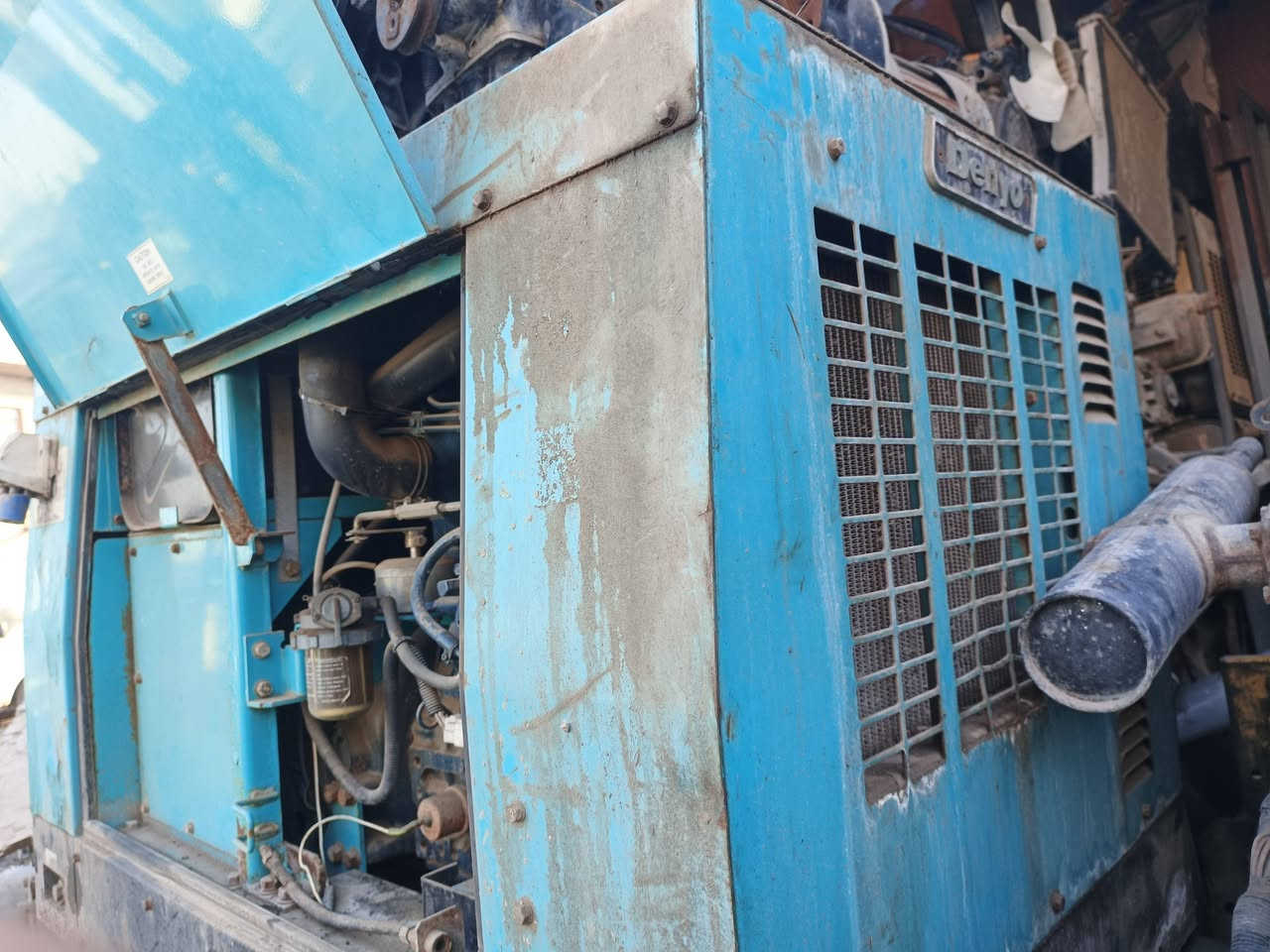 سلام عليكم مكائن كابوتا لحيم حجم المكينة 1703 و حجم التوليد 3 كيفي مكائن جدد زيرو *********** بغداد باب شيخ
