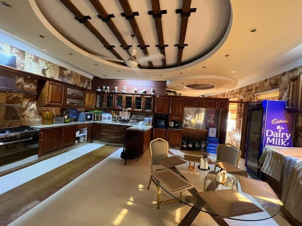 🔱 دار لـلبيع فـي الـجـادريــة مقابيل البنك المركزي 🔱

الموقع :📍 الـجـادريــة ثـانـي عقار من شارع مقابل البنك المركزي .

♦️الـمـسـاحـه : 642 متر

🔴الـواجـهـة : 22،5 متر

🔷 سـنـه الـبـنـاء 2018 

🔶  سـنـد الـعـقـار  مـسـتـقـل
  
🔗 يـتـكـون الـدار  مـن :

 كـراج - حـديـقـه - مـسـبـح

 وصالات و غرف نوم عدد 9 مطبخ  عدد 3 حمام عدد 8

- للاستفسار والطلب يرجى التواصل على الارقام التالية :

الـمـهـنـدس عــمـر الــزيــدي 

  📞     ***********     -     ***********

نـسـتـقـبـل كـافـه العروض التجاريه والسكنية في الكراده والجادريه والعرصات 

عنوان الشركة دار السلطان في العرصات الهندية مجاور فندق بلوم
