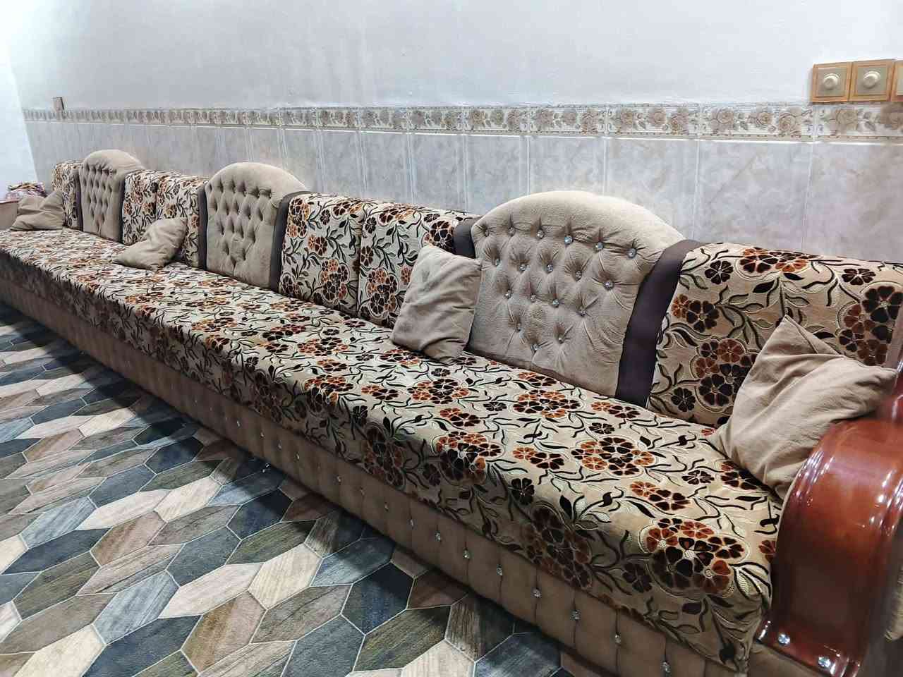 ديوان تزكام درجة أولى نظيف اخو الجديد ١٧ متر معمل ومعرض احمد السلطاني العنوان بابل الحمزة الغربي مجاور مكينة الثلج رقم الهاتف ***********
