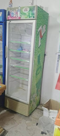 عارضات للبيع نضيفات جدا+عارضه موطه+رفوف حديد مامتواجد علئ الفيس  ‏‪078...