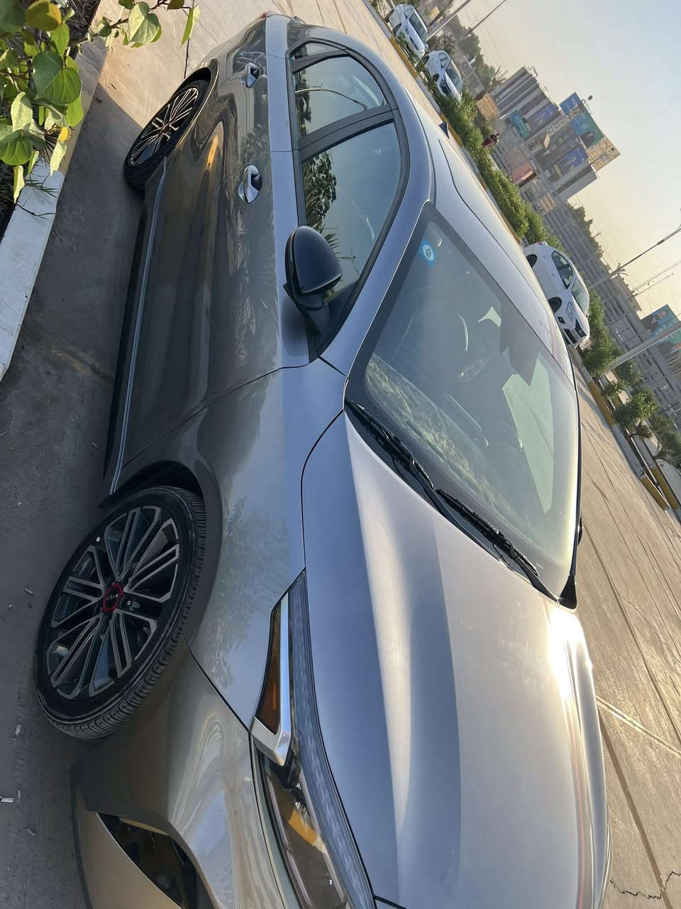 السلام عليكم
كيا فورتي موديل 2023 GT
محرك 1600 تيربو
السيارة ماشية 25 الف كيلو 
صور الحادث موجودة بالصور 
السيارة خير من الله جاهزة من كلشي 
رقم السيارة بغداد 11 الرقم الجديد وتحويل ثاني يوم 
فول مواصفات اعلى فئة 1/1
مواصفاتها 
فتحة 
بصمة 
تشغيل عن بعد 
كشن كهربائي 
كشنات تدفئة تبريد 
شفتات بالستيرن 
فول تحكم استيرن 
دبل كزوز
كاميرا خلفية 
دبل كلج 
تبريد قطعتين 
3 تغيرات نورمال / سبورت/وسمارت 
مثبت سرعة 
رادارات
مانع انزلاق
كشنات ام الختم GT 
وبالدشبول ايضاً GT
وبعد بيها هواي موصفات…… 
السعر : 155$ وبيها مجال 
الرقم: ***********
