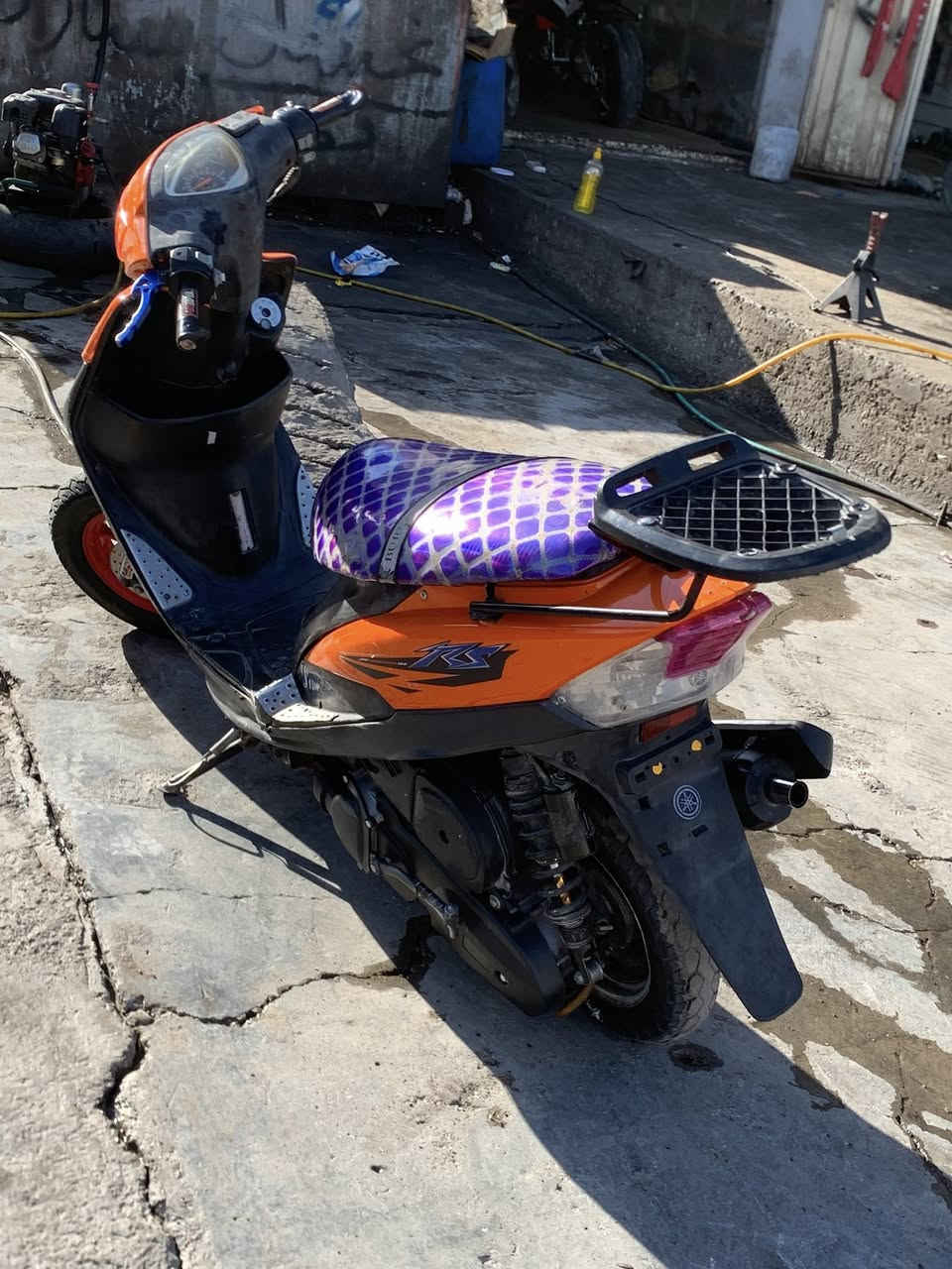 سلام عليكم ماكس عدله120ياباني دراجه كلها شغاله كفرات مختم ختم واحد مكينه بلاديه شلعه ومعدل فول اوراق كامله بسمي السعر 500المكان بغداد الحسينيه مال راشديه ***********
