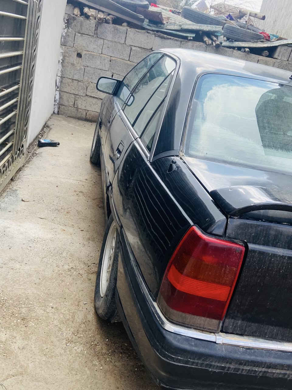 السلام عليكم
للبيع اوبل اوميكه 
موديل 93حجم 20 بلاد رقم ديالي بدون ظرر بدون اخياس بدون معجون***********سعر خاص او نتصال
