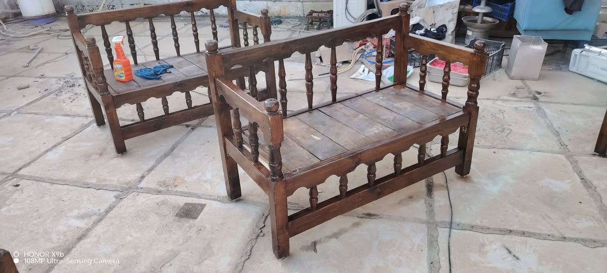 سنان نجار لفتح وشد وتصليح غرف نوم التركيه والصبغ غرف نوم الصاج وتصليح ودوشمه قنفات الكافتيريا رقم موبايل ***********
