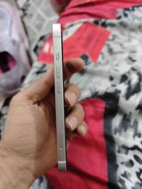 ايفون 13 العادي نظيف جدا   اي تصليح ما بي ذاكره 128 البطاريه ما اتذكر ...