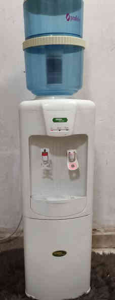 مستعجلين ع بيعتهن لاسعار ثابته المكان حي الجهاد واكو توصيل 
طباخ كريازي كوله شغال ب80 قفله
براد كامل ب50 قفله  ***********
ثلاجه 20 قدم تجميد فول ب130 قفلهه
