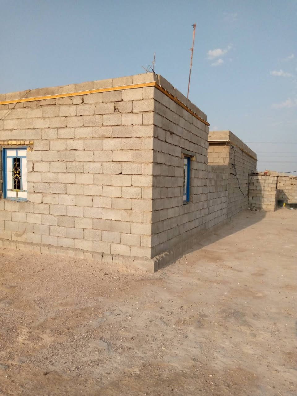 للبيع دونمين بيهن بيت 4 غرف نوم وديوان وهول وسكف سندويج بيهن 40 نخلة بيهن حمالات كهرباء العمود بالنص العقد منتهي سعرهن 35 مليون مكانه طريق الخور سفوان يبعد عن التبليط مسافة كيلو أو أقل شوية


**إذا كنت صاحب هذا الإعلان وتريد حذفه لأي سبب، رجاءا أرسل رسالة إلى الدعم الفني**