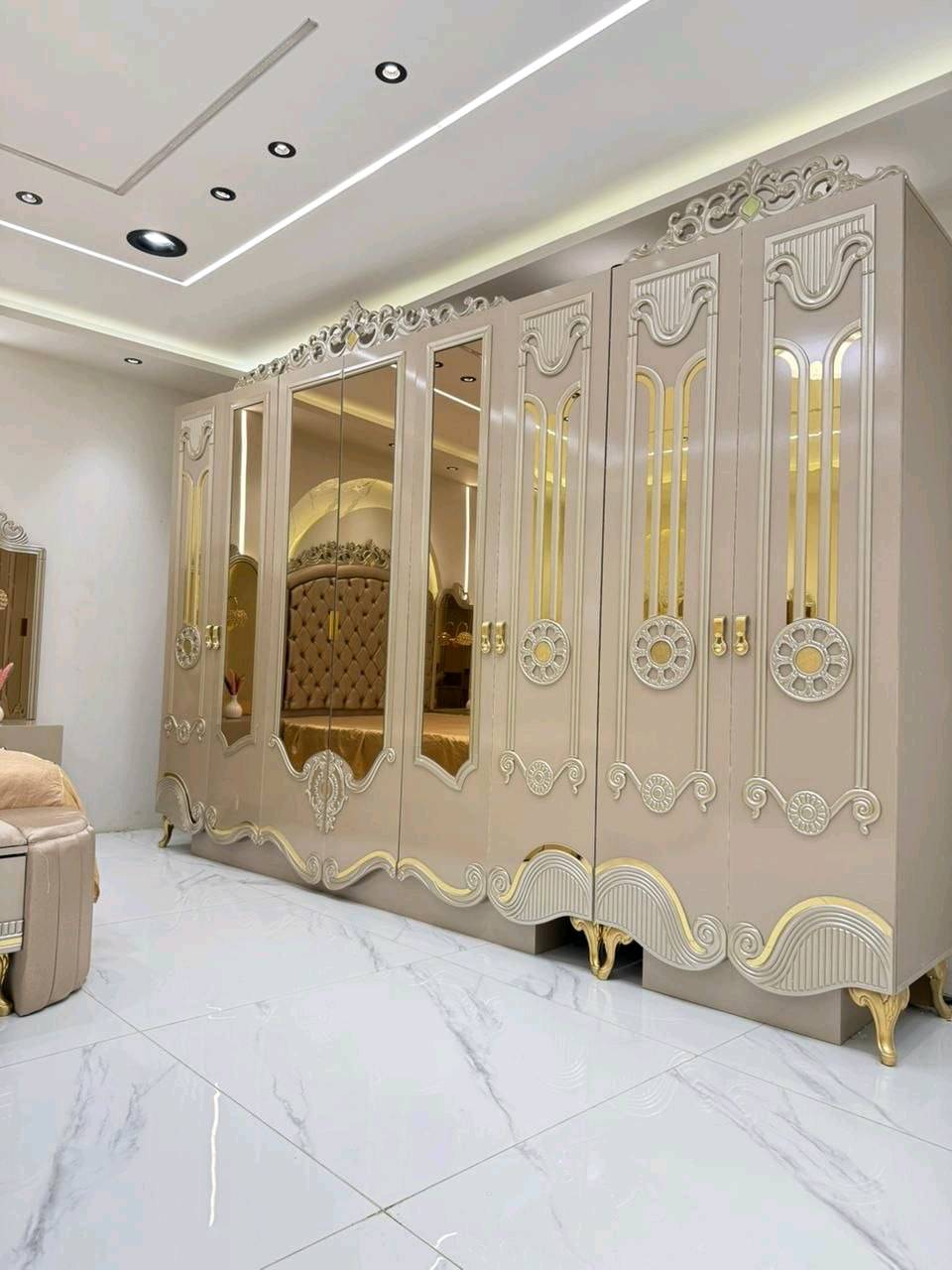 *موديل         تكساس          الجديد*
تركي درجه اولى معمل اصلي 


❇️ 11قطعه        
❇️ قياس الكنتور مع الملحق 380سم 
ارتفاع 255سم  عمق الكنتور 55
❇️ برغي وچوي حديد
❇️ارتفاع السرير 185سم 
❇️ إناره بالكومديات  
❇️ اناره بل ميز تواليت 
❇️ميز بلازمة
 ضهر بلوك/ سرير مخزن 
 قياسات ضخمه