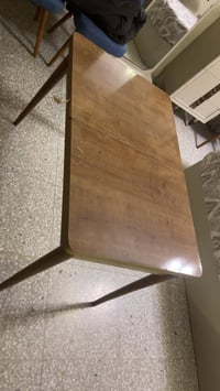 ميز طعام مع أربع كراسي  سعر ٩٠  الف  بغداد عنواني  07715474656