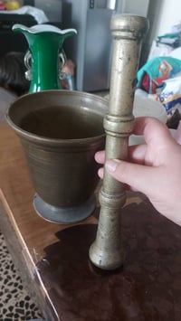 ٠٧٧٠٠١٨٨٨١٢ام حسن  العامرية /قرب نادي الخطوط غراض انتيكا قديمة بس نظيف...